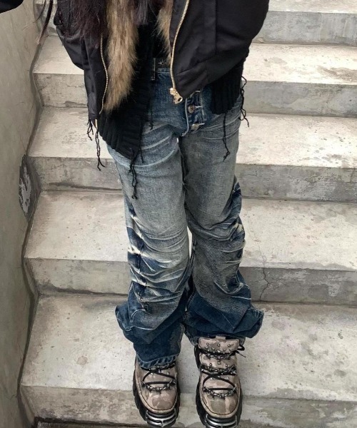 FreeZone（フリーゾーン）の「Y2Kギャザー フレアシルエットヴィンテージデニム（デニムパンツ・メンズ・ブルー/ブラック・M/S/L）」の11枚目の写真