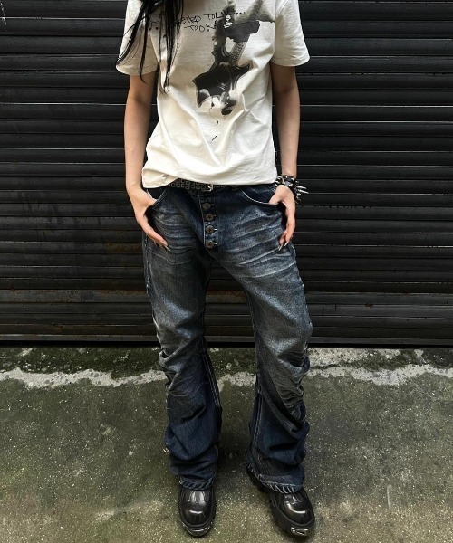 FreeZone（フリーゾーン）の「Y2Kギャザー フレアシルエットヴィンテージデニム（デニムパンツ・メンズ・ブルー/ブラック・M/S/L）」の5枚目の写真