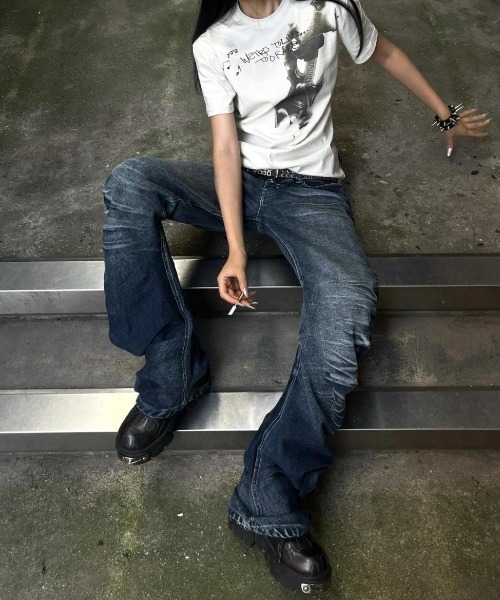 FreeZone（フリーゾーン）の「Y2Kギャザー フレアシルエットヴィンテージデニム（デニムパンツ・メンズ・ブルー/ブラック・M/S/L）」の6枚目の写真