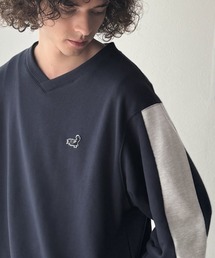 Classical Origin（クラシカルオリジン）の「「個性をアクセントに。」袖ライン配色Vネックスウェットトレーナー（長袖）／Color Blocked Sleeves V-Neck Sweat Trainer（スウェット）」