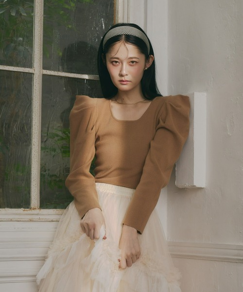 Olu.（オルドット）の「パフスリーブタックニット（ニット/セーター・レディース・アイボリー/ブラック/キャメル・FREE）」の3枚目の写真