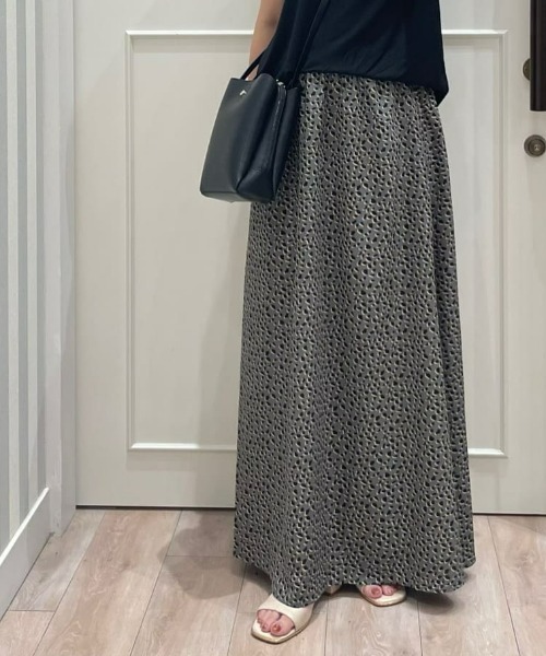 Right-on（ライトオン）の「【HONEYSUCKLE ROSE】レオパード柄スカート（スカート・レディース・ダークグレー/キナリ・M/L/S）」の2枚目の写真