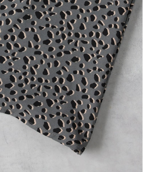 Right-on（ライトオン）の「【HONEYSUCKLE ROSE】レオパード柄スカート（スカート・レディース・ダークグレー/キナリ・M/L/S）」の3枚目の写真