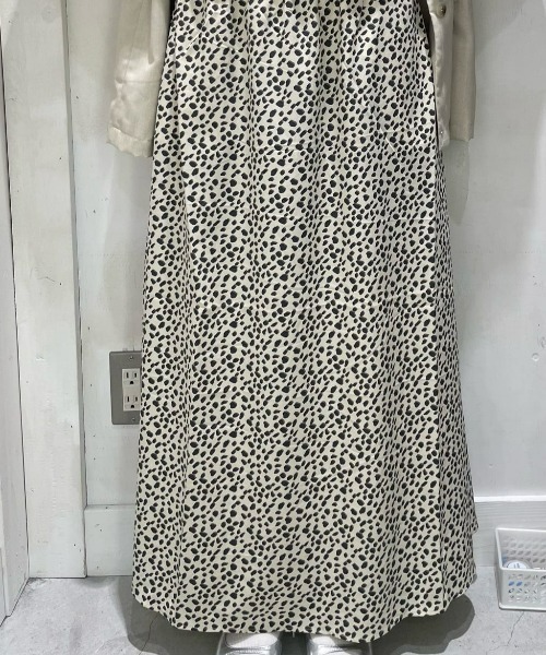 Right-on（ライトオン）の「【HONEYSUCKLE ROSE】レオパード柄スカート（スカート・レディース・ダークグレー/キナリ・M/L/S）」の9枚目の写真