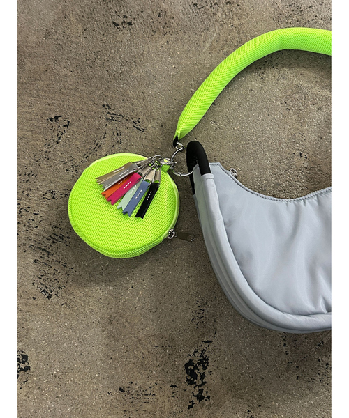cheek(BAG)(チーク)の「【cheek】round 2WAY shoulder 2WAY ハーフムーン型 ワンハンドバッグ(ハンドバッグ・レディース・グレー/ブラック/ホワイト・フリー)」の12枚目の写真