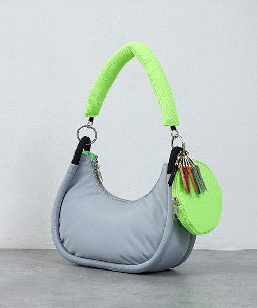 cheek(BAG)(チーク)の「【cheek】round 2WAY shoulder 2WAY ハーフムーン型 ワンハンドバッグ(ハンドバッグ・レディース・グレー/ブラック/ホワイト・フリー)」の3枚目の写真