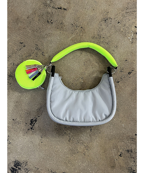 cheek(BAG)(チーク)の「【cheek】round 2WAY shoulder 2WAY ハーフムーン型 ワンハンドバッグ(ハンドバッグ・レディース・グレー/ブラック/ホワイト・フリー)」の5枚目の写真