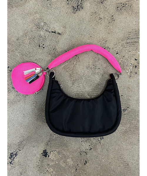 cheek(BAG)(チーク)の「【cheek】round 2WAY shoulder 2WAY ハーフムーン型 ワンハンドバッグ(ハンドバッグ・レディース・グレー/ブラック/ホワイト・フリー)」の4枚目の写真