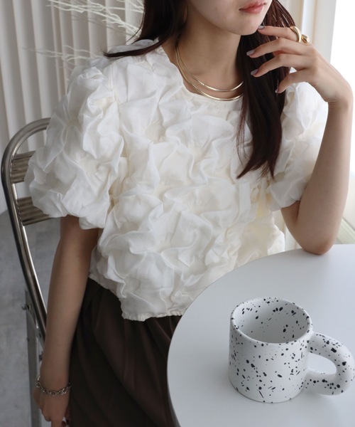 YENNA(イェンナ)の「フクレデザインカットソー(シャツ/ブラウス・レディース・ブラック/ホワイト・FREE)」の2枚目の写真