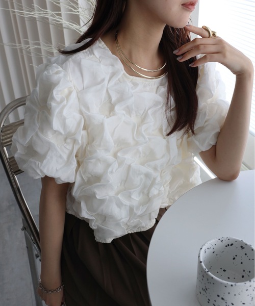 YENNA(イェンナ)の「フクレデザインカットソー(シャツ/ブラウス・レディース・ブラック/ホワイト・FREE)」の4枚目の写真