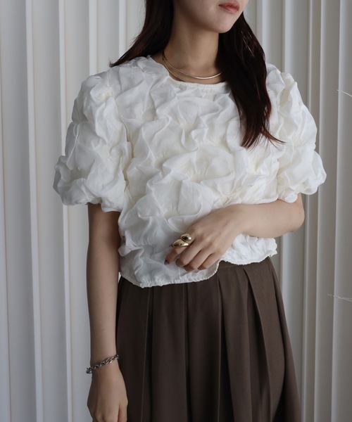 YENNA(イェンナ)の「フクレデザインカットソー(シャツ/ブラウス・レディース・ブラック/ホワイト・FREE)」の6枚目の写真