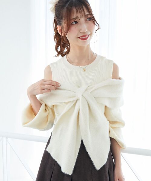 MAJESTIC LEGON（マジェスティックレゴン）の「【WEB限定/11色展開】アソートデザインリボンニットトップス（ニット/セーター・レディース・チャコールグレー/ブラック/ピンク/アイボリー/ボルドー/ブラック系その他/ホワイト系その他2/ホワイト系その他3/ブラック系その他2/グレー系その他3/ブラウン系その他2・MEDIUM）」の4枚目の写真