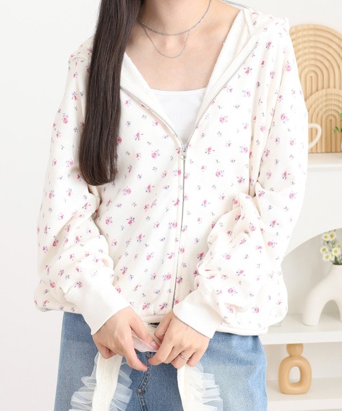 JEMORGAN(ジェーイーモーガン)の「JEMORGAN 花柄ガーゼ裏毛ジップパーカ(パーカー・レディース・アイボリー系2/アイボリー系3/グレー系/アイボリー系1/グレー系1・FREE)」の4枚目の写真