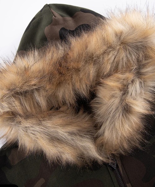 SUPPLIER（サプライヤー）の「SUPPLIER/サプライヤー Faux Fur Cross