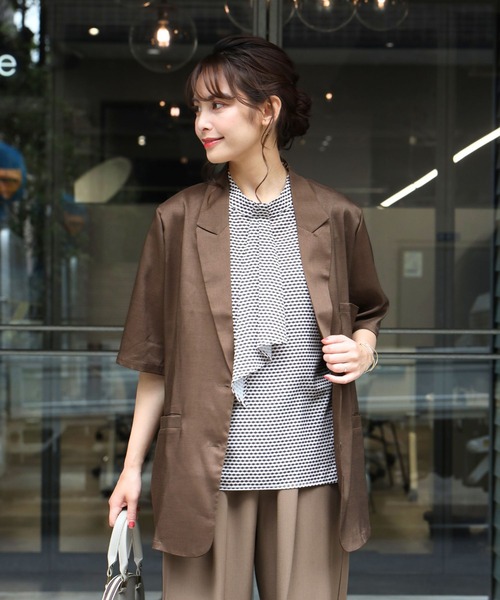 Ehre style(エーレスタイル)の「秋色カラーで涼やか通勤 5分袖ジャケット(テーラードジャケット・レディース・ブラック/ブラウン・FREE)」の3枚目の写真