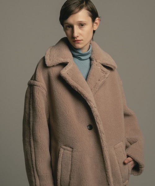 CINOH(チノ)の「BOA COAT(その他アウター・レディース・ベージュ/ブラック/レッド・36/38)」の3枚目の写真