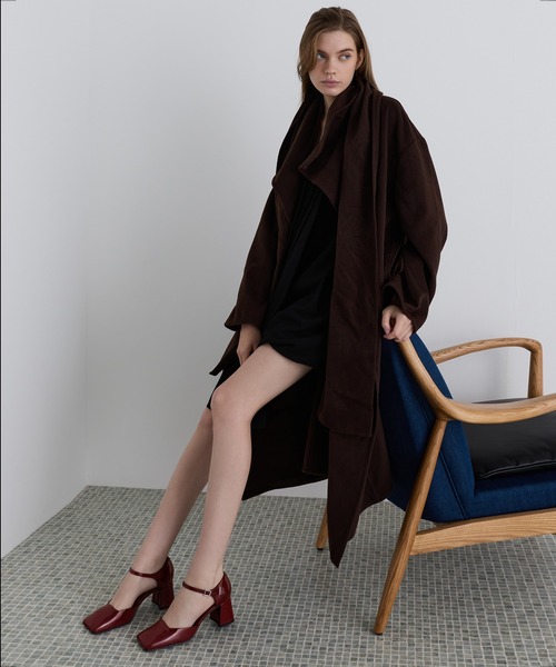 CHARLES & KEITH(チャールズ & キース)の「Patricia パトリシア パテントスクエアトゥドルセイアンクルストラップパンプス(パンプス・レディース・ブラック系その他6/バーガンディー・22.5cm/23.5cm/24.5cm/25cm/23cm)」の3枚目の写真