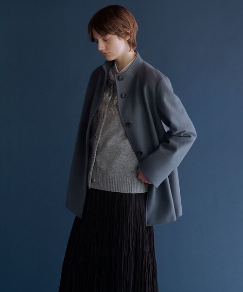 J.PRESS Ladies(J.プレス レディス)の「ショートビーバー ミディ丈 スタンドカラー コート(その他アウター・レディース・グレー系/ダルブルー系/ベージュ系/ライトグレー系・S/XS)」の10枚目の写真