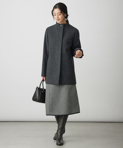 J.PRESS Ladies(J.プレス レディス)の「ショートビーバー ミディ丈 スタンドカラー コート(その他アウター・レディース・グレー系/ダルブルー系/ベージュ系/ライトグレー系・S/XS)」の13枚目の写真