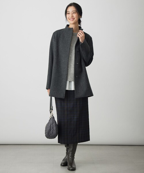 J.PRESS Ladies(J.プレス レディス)の「ショートビーバー ミディ丈 スタンドカラー コート(その他アウター・レディース・グレー系/ダルブルー系/ベージュ系/ライトグレー系・S/XS)」の14枚目の写真