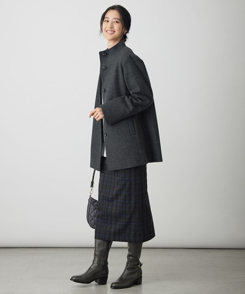 J.PRESS Ladies(J.プレス レディス)の「ショートビーバー ミディ丈 スタンドカラー コート(その他アウター・レディース・グレー系/ダルブルー系/ベージュ系/ライトグレー系・S/XS)」の15枚目の写真