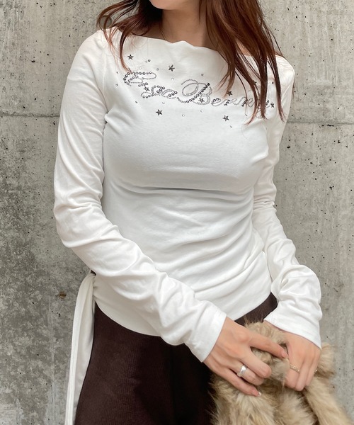 ROGER AND RAW(ロジャーアンドロウ)の「スタッズ&ラインストーンロゴオフショル長袖トップス(Tシャツ/カットソー・レディース・ブラック/カーキ/ホワイト/ブラウン・FREE)」の10枚目の写真