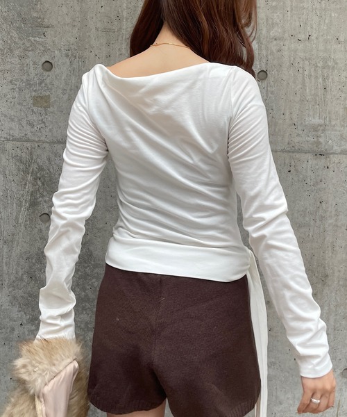ROGER AND RAW(ロジャーアンドロウ)の「スタッズ&ラインストーンロゴオフショル長袖トップス(Tシャツ/カットソー・レディース・ブラック/カーキ/ホワイト/ブラウン・FREE)」の16枚目の写真