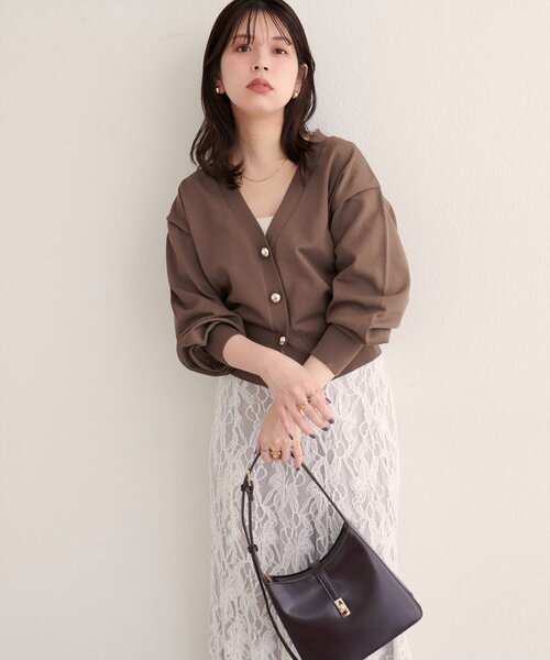 natural couture(ナチュラルクチュール)の「【WEB限定】コロンボタンVネックカーデ(カーディガン/ボレロ・レディース・ブラウン/ネイビー/アイボリー/ブルー・FREE)」の1枚目の写真