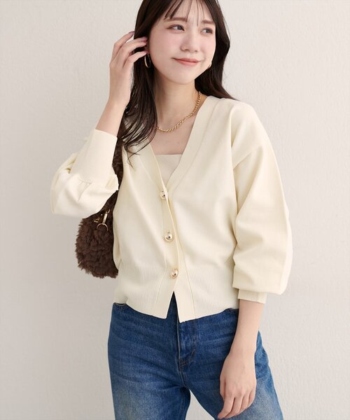 natural couture(ナチュラルクチュール)の「【WEB限定】コロンボタンVネックカーデ(カーディガン/ボレロ・レディース・ブラウン/ネイビー/アイボリー/ブルー・FREE)」の9枚目の写真