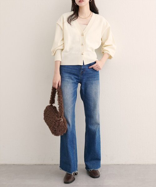 natural couture(ナチュラルクチュール)の「【WEB限定】コロンボタンVネックカーデ(カーディガン/ボレロ・レディース・ブラウン/ネイビー/アイボリー/ブルー・FREE)」の10枚目の写真