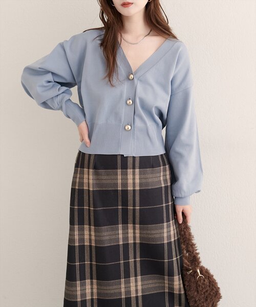 natural couture(ナチュラルクチュール)の「【WEB限定】コロンボタンVネックカーデ(カーディガン/ボレロ・レディース・ブラウン/ネイビー/アイボリー/ブルー・FREE)」の11枚目の写真
