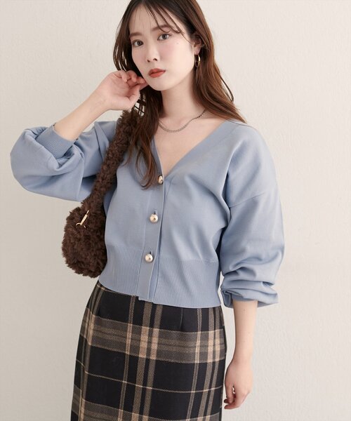 natural couture(ナチュラルクチュール)の「【WEB限定】コロンボタンVネックカーデ(カーディガン/ボレロ・レディース・ブラウン/ネイビー/アイボリー/ブルー・FREE)」の12枚目の写真