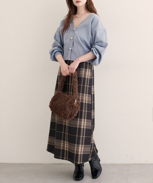 natural couture(ナチュラルクチュール)の「【WEB限定】コロンボタンVネックカーデ(カーディガン/ボレロ・レディース・ブラウン/ネイビー/アイボリー/ブルー・FREE)」の14枚目の写真