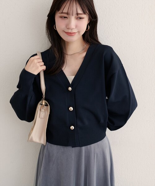 natural couture(ナチュラルクチュール)の「【WEB限定】コロンボタンVネックカーデ(カーディガン/ボレロ・レディース・ブラウン/ネイビー/アイボリー/ブルー・FREE)」の16枚目の写真