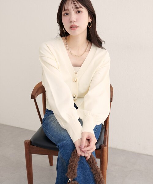 natural couture(ナチュラルクチュール)の「【WEB限定】コロンボタンVネックカーデ(カーディガン/ボレロ・レディース・ブラウン/ネイビー/アイボリー/ブルー・FREE)」の5枚目の写真