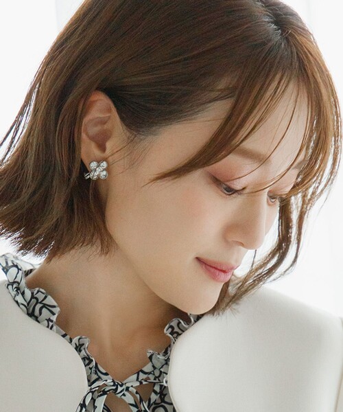 TOCCA（トッカ）の「WITH FLORA 2WAY EARRINGS イヤリング（イヤリング・レディース・シルバー系/ゴールド系・F）」の9枚目の写真