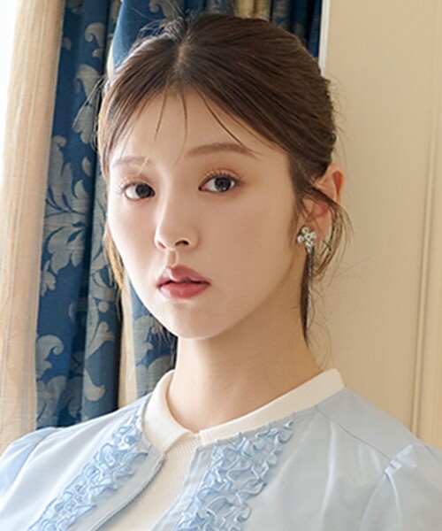 TOCCA（トッカ）の「WITH FLORA 2WAY EARRINGS イヤリング（イヤリング・レディース・シルバー系/ゴールド系・F）」の8枚目の写真