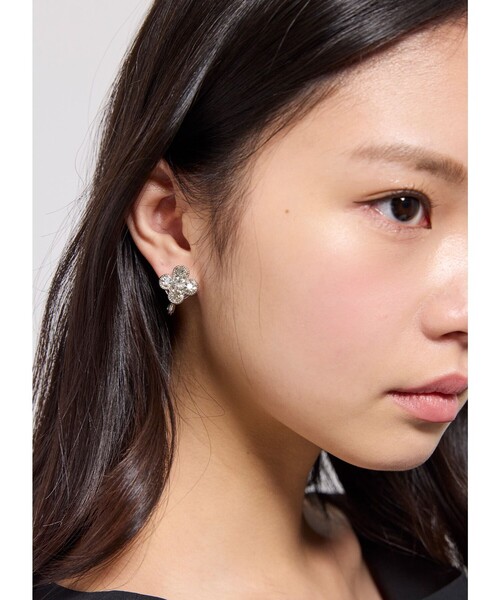 TOCCA（トッカ）の「WITH FLORA 2WAY EARRINGS イヤリング（イヤリング・レディース・シルバー系/ゴールド系・F）」の7枚目の写真