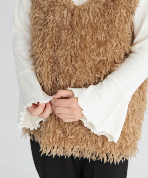 BRANSHES（ブランシェス）の「【プチレディ】シャギーベスト付きトップスセット（Tシャツ/カットソー・キッズ・アイボリー/ブラック・100/140/120/150/130/110/90）」の6枚目の写真