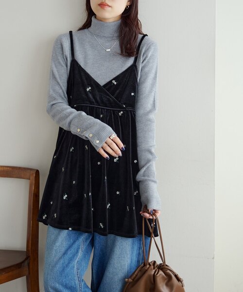 DISCOAT(ディスコート)の「【WEB限定】ベロア刺繍カシュクールキャミチュニック(チュニック・レディース・ブラック/ネイビー・FREE)」の4枚目の写真