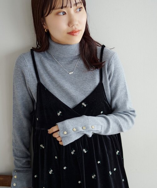 DISCOAT(ディスコート)の「【WEB限定】ベロア刺繍カシュクールキャミチュニック(チュニック・レディース・ブラック/ネイビー・FREE)」の5枚目の写真