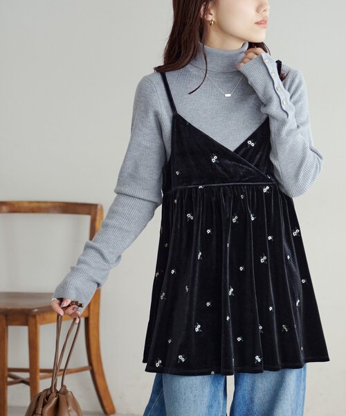 DISCOAT(ディスコート)の「【WEB限定】ベロア刺繍カシュクールキャミチュニック(チュニック・レディース・ブラック/ネイビー・FREE)」の6枚目の写真