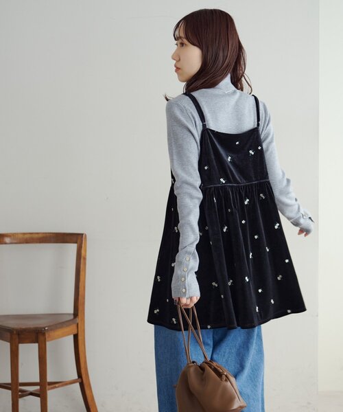DISCOAT(ディスコート)の「【WEB限定】ベロア刺繍カシュクールキャミチュニック(チュニック・レディース・ブラック/ネイビー・FREE)」の10枚目の写真