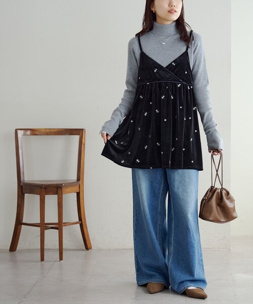 DISCOAT(ディスコート)の「【WEB限定】ベロア刺繍カシュクールキャミチュニック(チュニック・レディース・ブラック/ネイビー・FREE)」の12枚目の写真