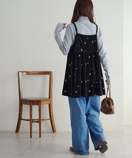 DISCOAT(ディスコート)の「【WEB限定】ベロア刺繍カシュクールキャミチュニック(チュニック・レディース・ブラック/ネイビー・FREE)」の14枚目の写真