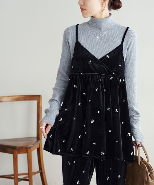 DISCOAT(ディスコート)の「【WEB限定】ベロア刺繍カシュクールキャミチュニック(チュニック・レディース・ブラック/ネイビー・FREE)」の20枚目の写真