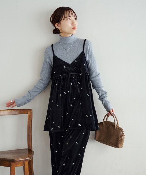 DISCOAT(ディスコート)の「【WEB限定】ベロア刺繍カシュクールキャミチュニック(チュニック・レディース・ブラック/ネイビー・FREE)」の22枚目の写真