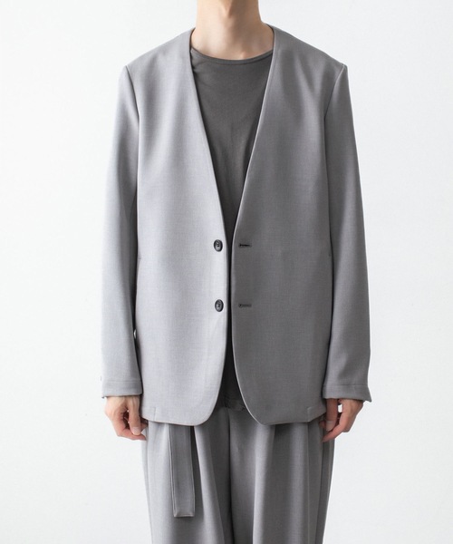 ATTACHMENT(アタッチメント)の「PE ストレッチ ダブルクロス カラーレス JKT / PE STRETCH DOUBLE CLOTH COLLARLESS JKT(ノーカラージャケット・メンズ・ライトグレー/ブラック/ダークブラウン・2)」の4枚目の写真