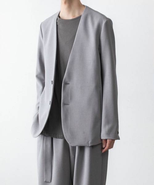 ATTACHMENT(アタッチメント)の「PE ストレッチ ダブルクロス カラーレス JKT / PE STRETCH DOUBLE CLOTH COLLARLESS JKT(ノーカラージャケット・メンズ・ライトグレー/ブラック/ダークブラウン・2)」の5枚目の写真