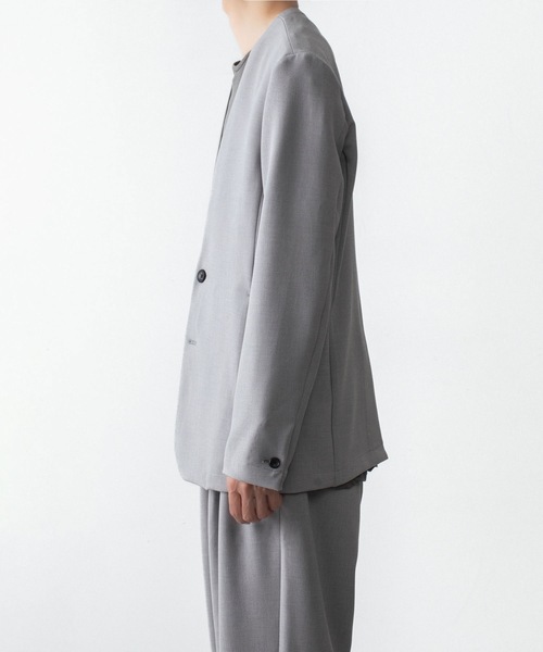ATTACHMENT(アタッチメント)の「PE ストレッチ ダブルクロス カラーレス JKT / PE STRETCH DOUBLE CLOTH COLLARLESS JKT(ノーカラージャケット・メンズ・ライトグレー/ブラック/ダークブラウン・2)」の6枚目の写真